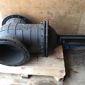 Задвижка чугунная 30ч525(925)бр